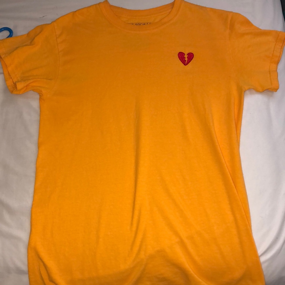 🔥RIOT SOCIETY BROKEN HEART SIZE SMALL TEE!!